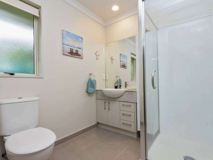 44 Pine Harbour Parade Beachlands_12