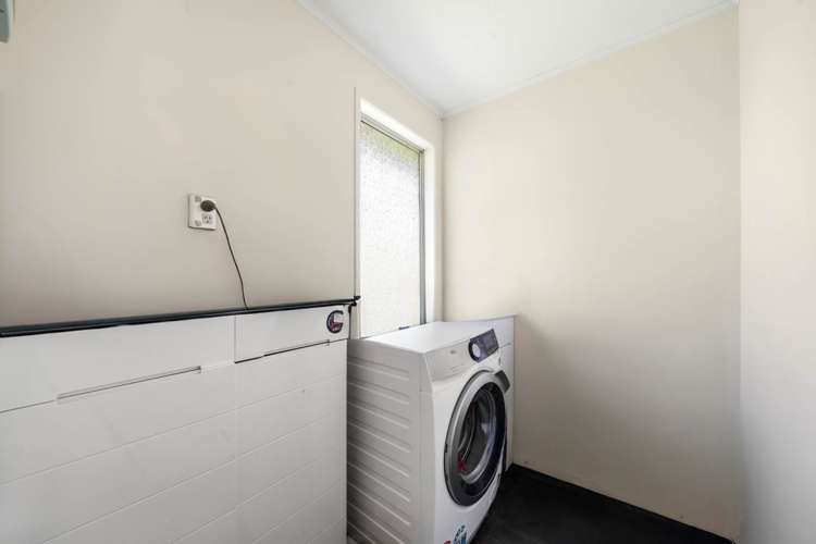 6 Theban Place Totara Vale_17