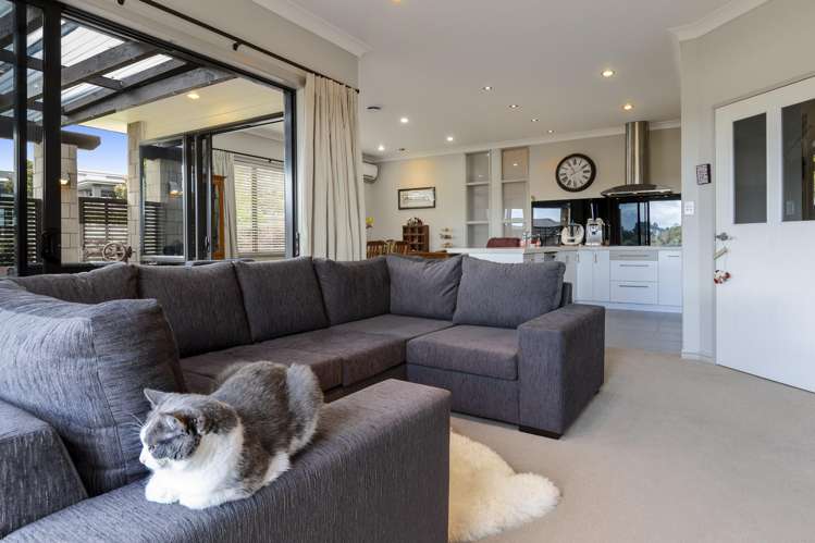 2 Crater Close Pyes Pa_5