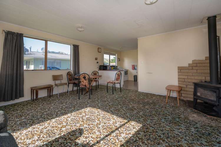 5 Esplanade Marokopa_6