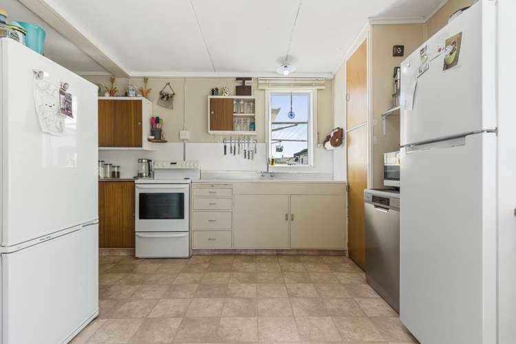 215 Ocean Road Whangamata_5