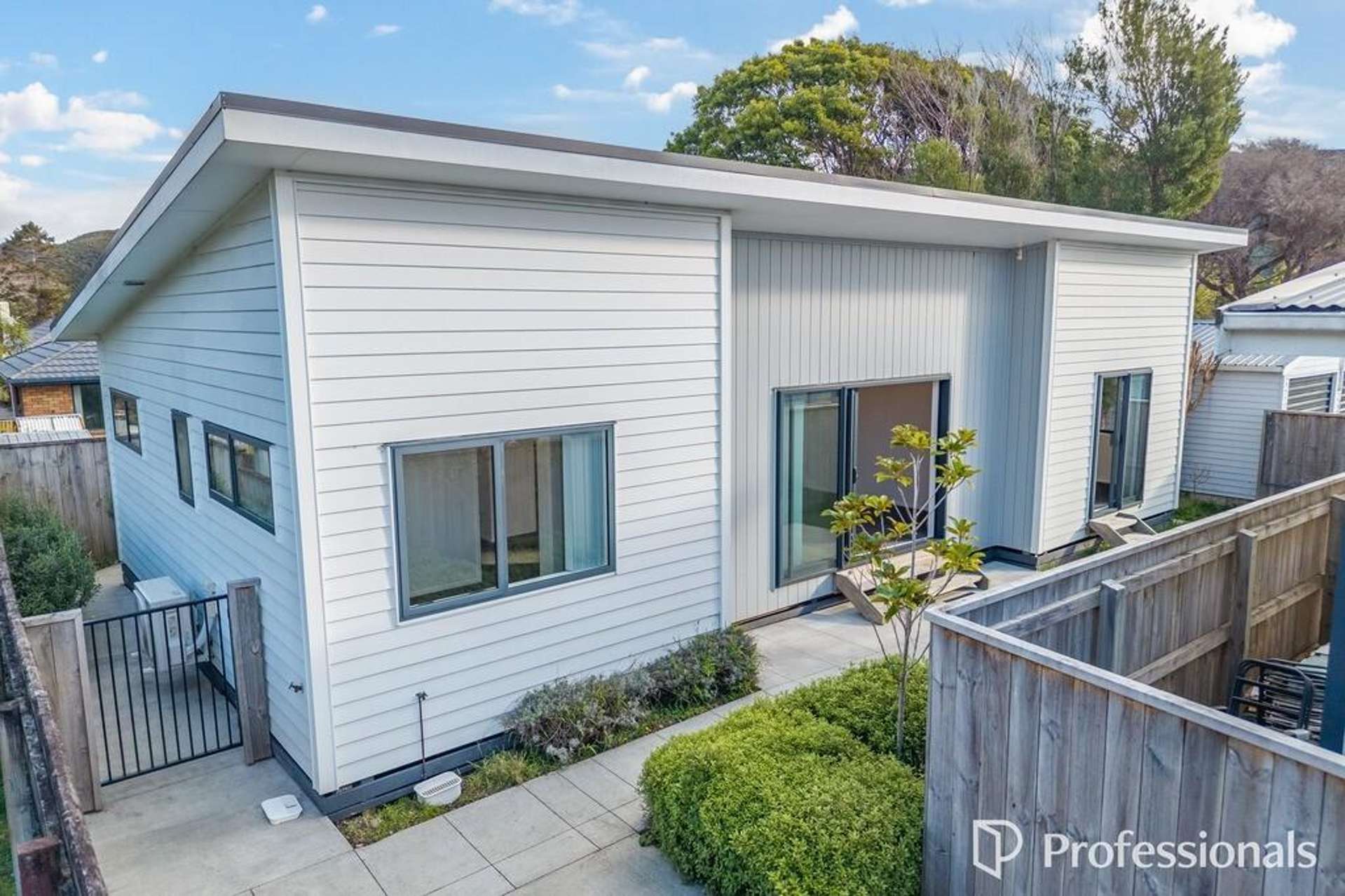 15a Burden Avenue Wainuiomata_0