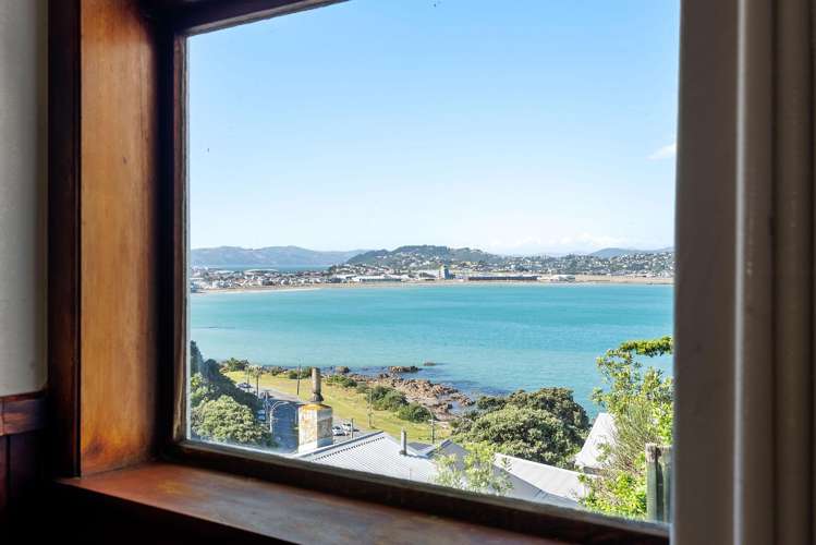 9 Hungerford Road Lyall Bay_4