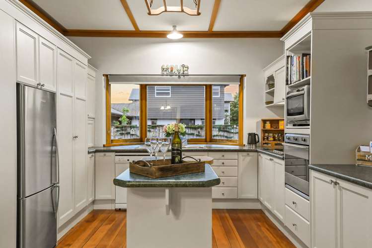 741 River Road Chartwell_7