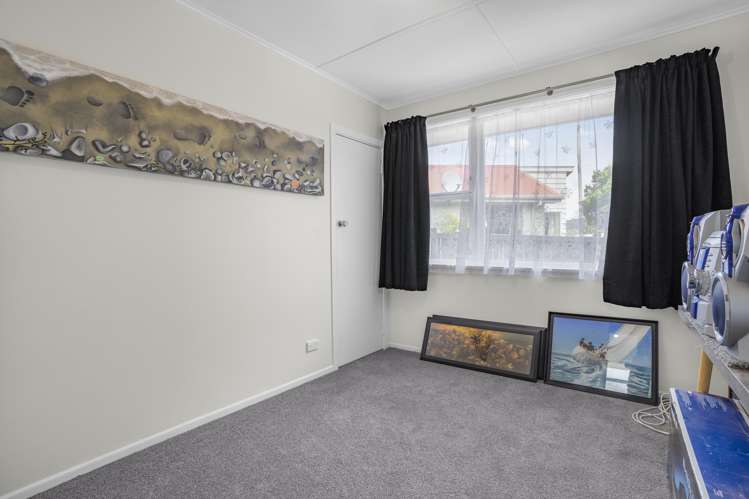 11 Dewsbury Grove Wainuiomata_11