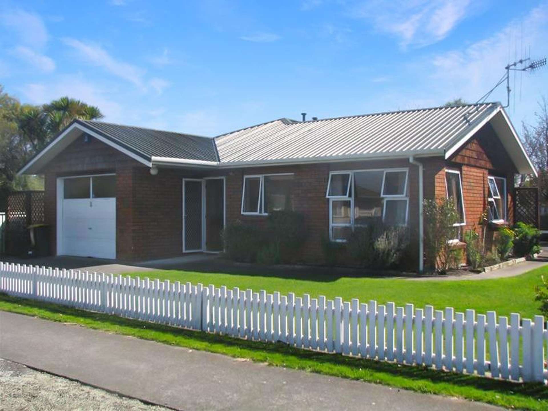 2A Denbigh Square 10643_0