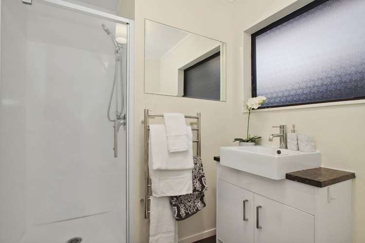 2/51 Greenvalley Rise Glenfield_9