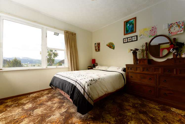 9 Holmes Grove Naenae_6