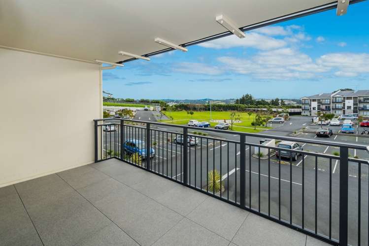 C16/71 Spencer Road Oteha_16