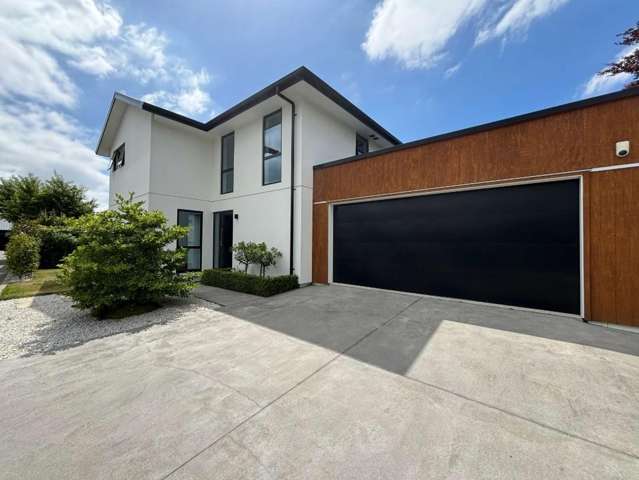 Stunning Executive Fully Furnished Family Home in Private Peaceful Location!