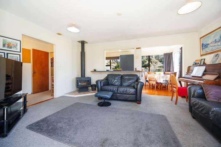 5 Kaka Street Pohangina_11