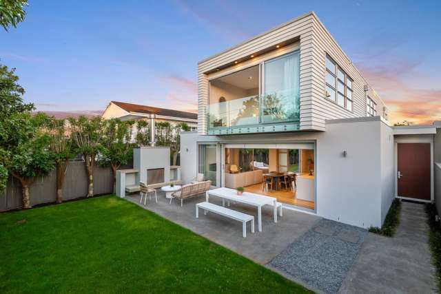 Contemporary coastal living