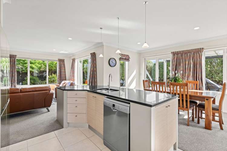 6 June Gardens Northwood_9