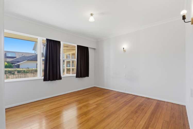 99 Beach Road Otumoetai_15