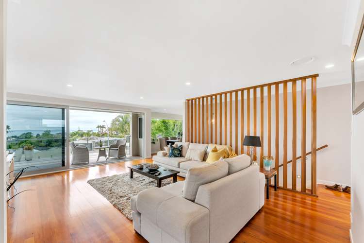 6 Paisley Street Mellons Bay_13