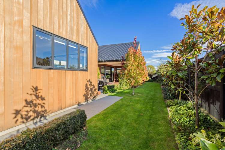 12 Spitfire Drive Burleigh_33