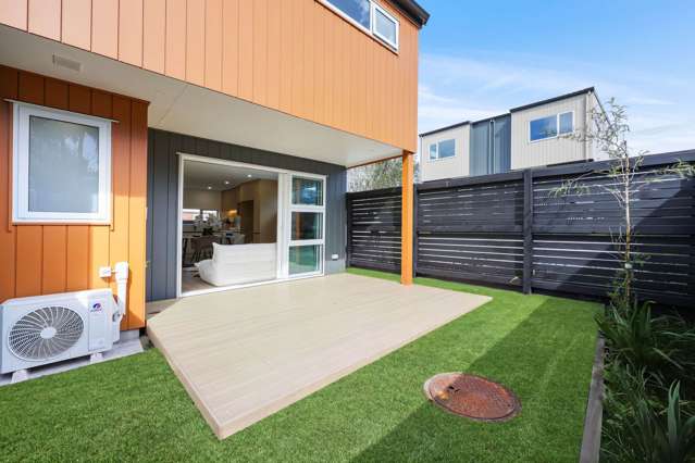 Corner Living Oasis In Pt Chev!