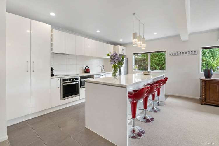 38 Beach Road Te Atatu Peninsula_0