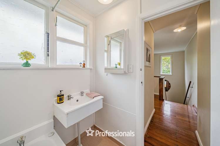 54 Bird Grove Stokes Valley_15