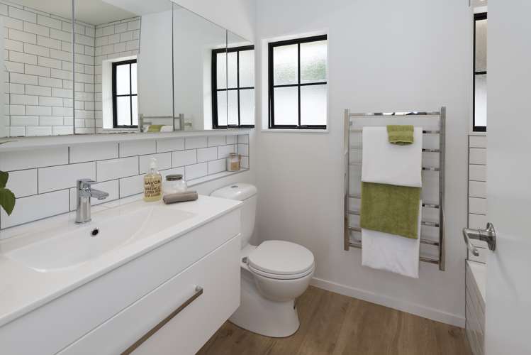 8a Diosma Place Botany Downs_13