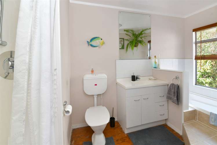 1300 Whangaparaoa Road Army Bay_17