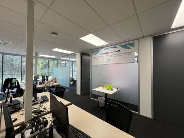 Whole Building/60 Hugo Johnston Drive Penrose_1