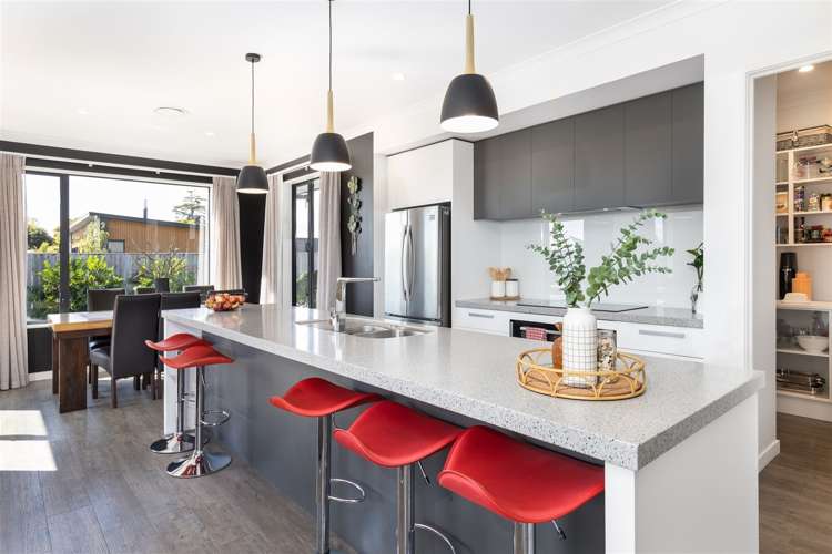 37 Birchwood Avenue Burleigh_12