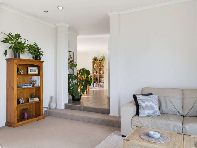 15 Stonebridge Park Drive Holdens Bay_8