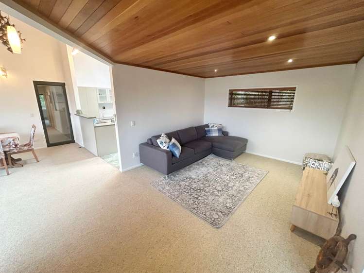 65 Roberts Road Matakatia Bay_7