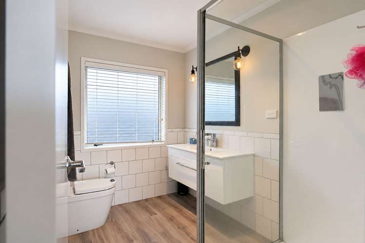 93 Puhirake Crescent Pyes Pa_17