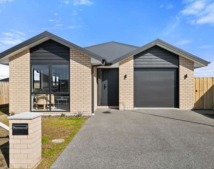 27 Stackwood Avenue Woodend_24