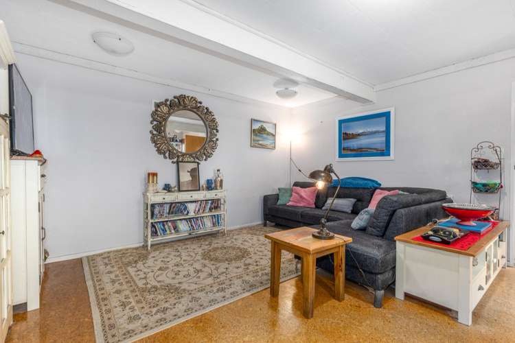 17 Kinloch Place Papakowhai_25