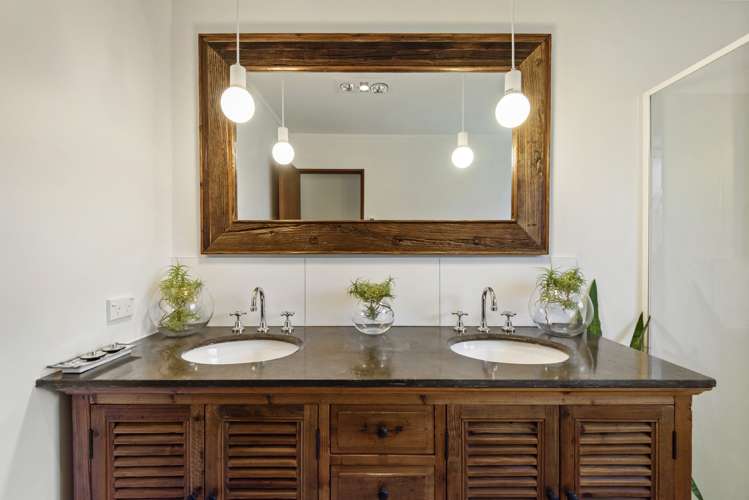 10 Lyons Avenue Murrays Bay_21