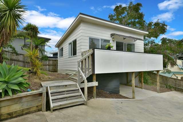 1/6 Carlisle Road Browns Bay_1