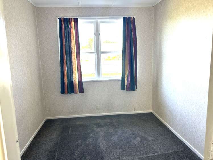 301 High Street South Carterton_5