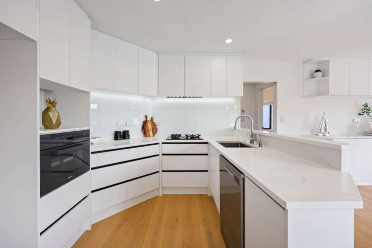 2/30 Eastern Beach Road Bucklands Beach_9