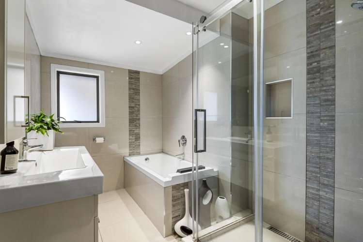 5 Saddleback Rise Murrays Bay_15