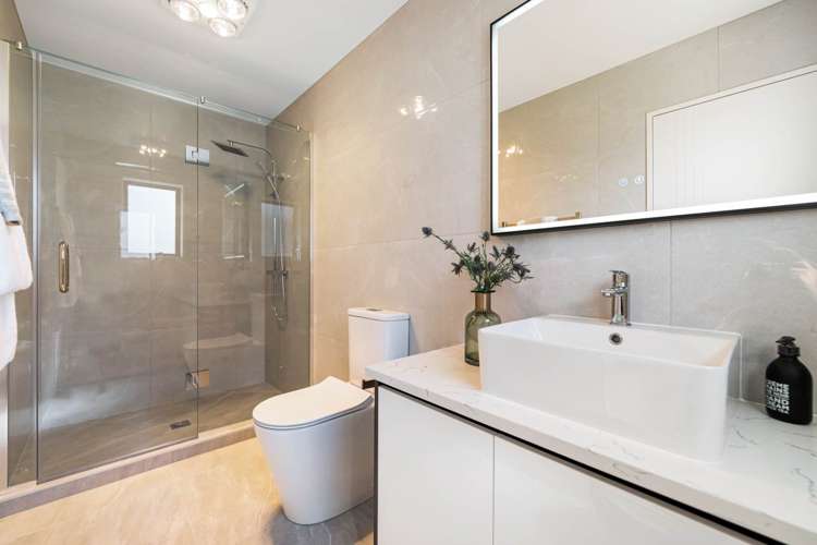 19 Meadowridge Drive Flat Bush_12