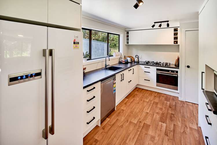 1296 Coast Road Wainuiomata Coast_10