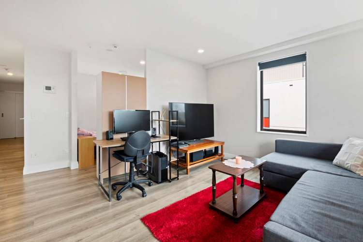 604/22 Library Lane_2