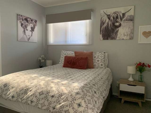 Charming 1BR Flat in Waipahihi!