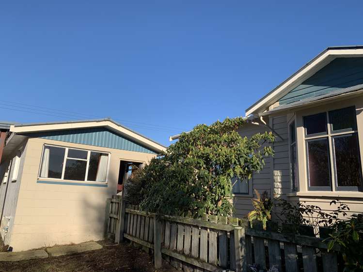 37 Main Road Owaka_18