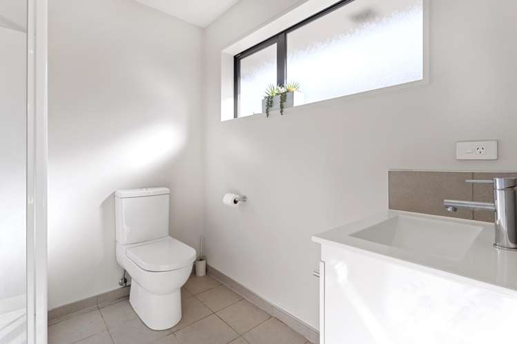 4 Charente Way Yaldhurst_12