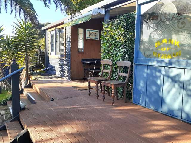 CALLING YOUNG RETIREES! BEACHSIDE AND INCOME!