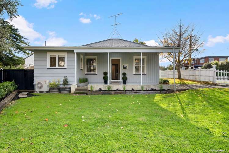 107 Beach Road Mellons Bay_18