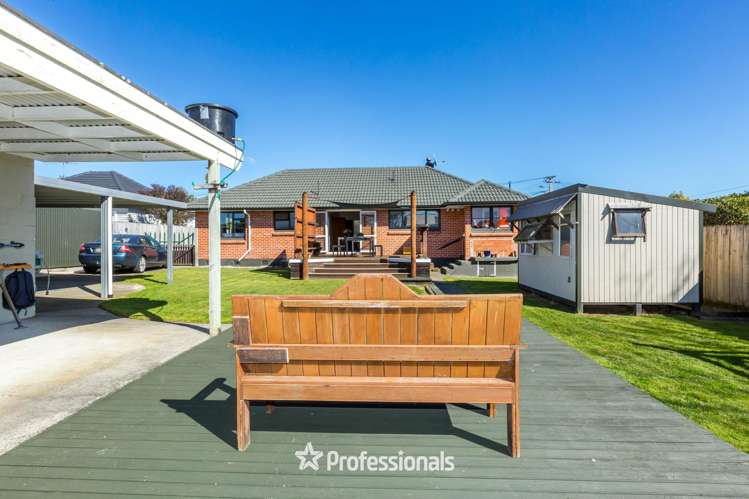8 Coates Grove Silverstream_24