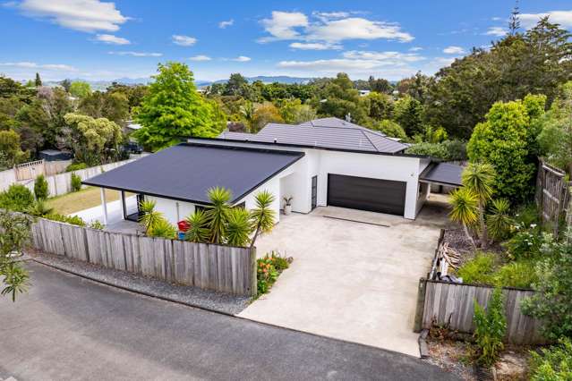 Modern Plus Convenience In The Heart of Onerahi