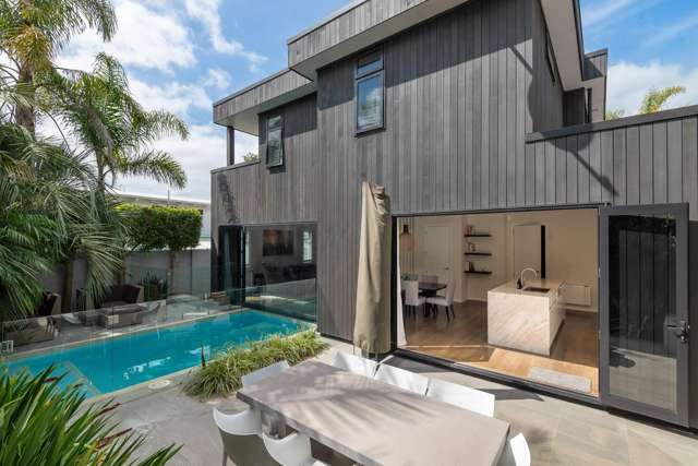 1/8 Blomfield Spa Takapuna_1