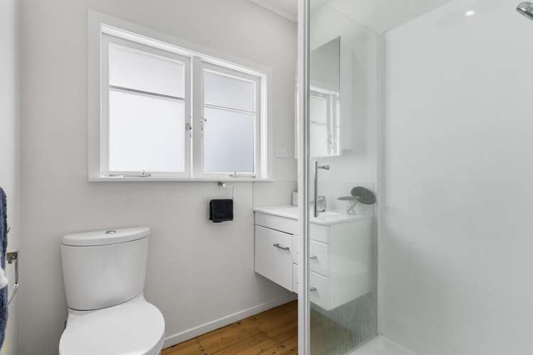 2/23 Seaview Avenue Northcote_10