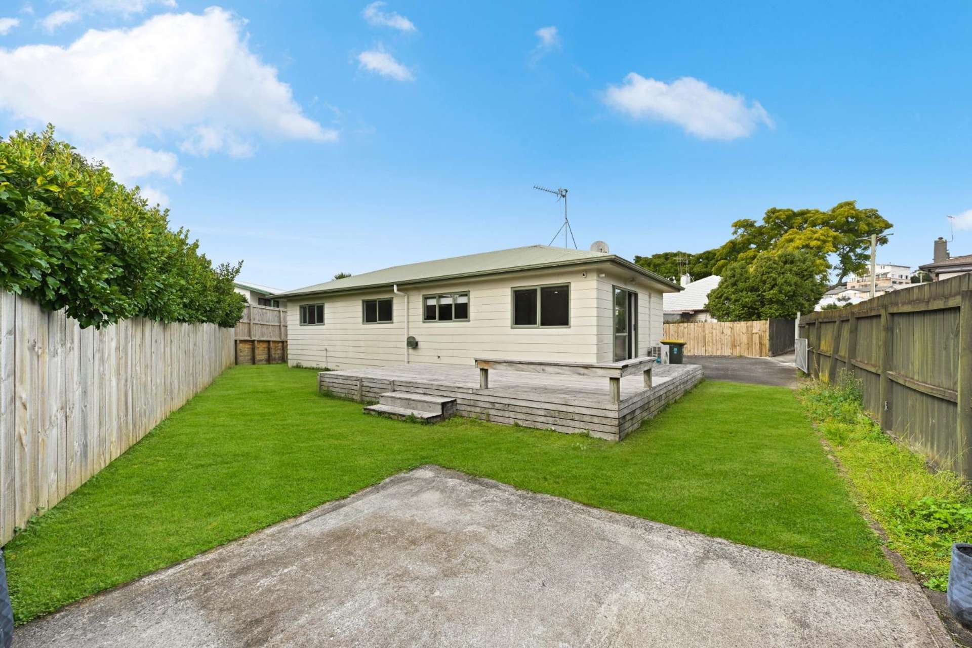 24B Livingstone Avenue 1112_0
